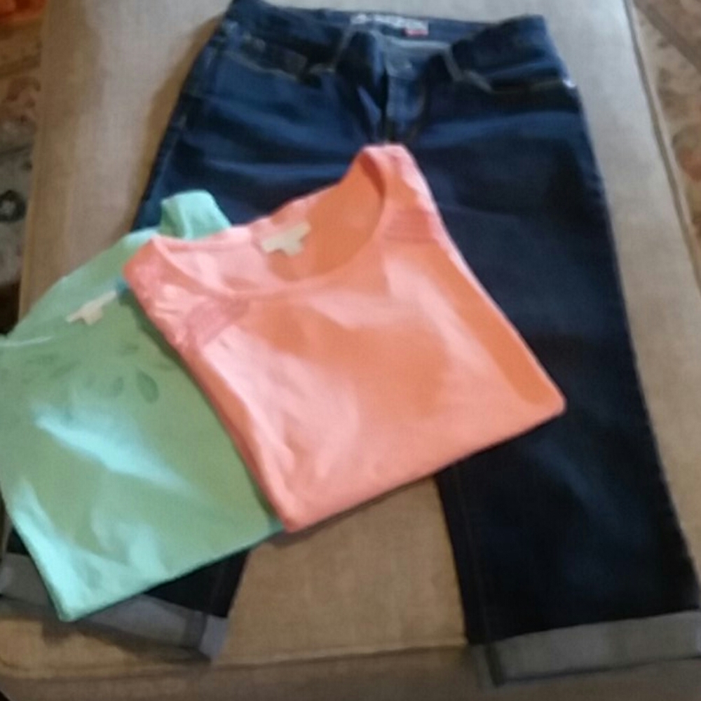Levis capri pants with two cotton tops